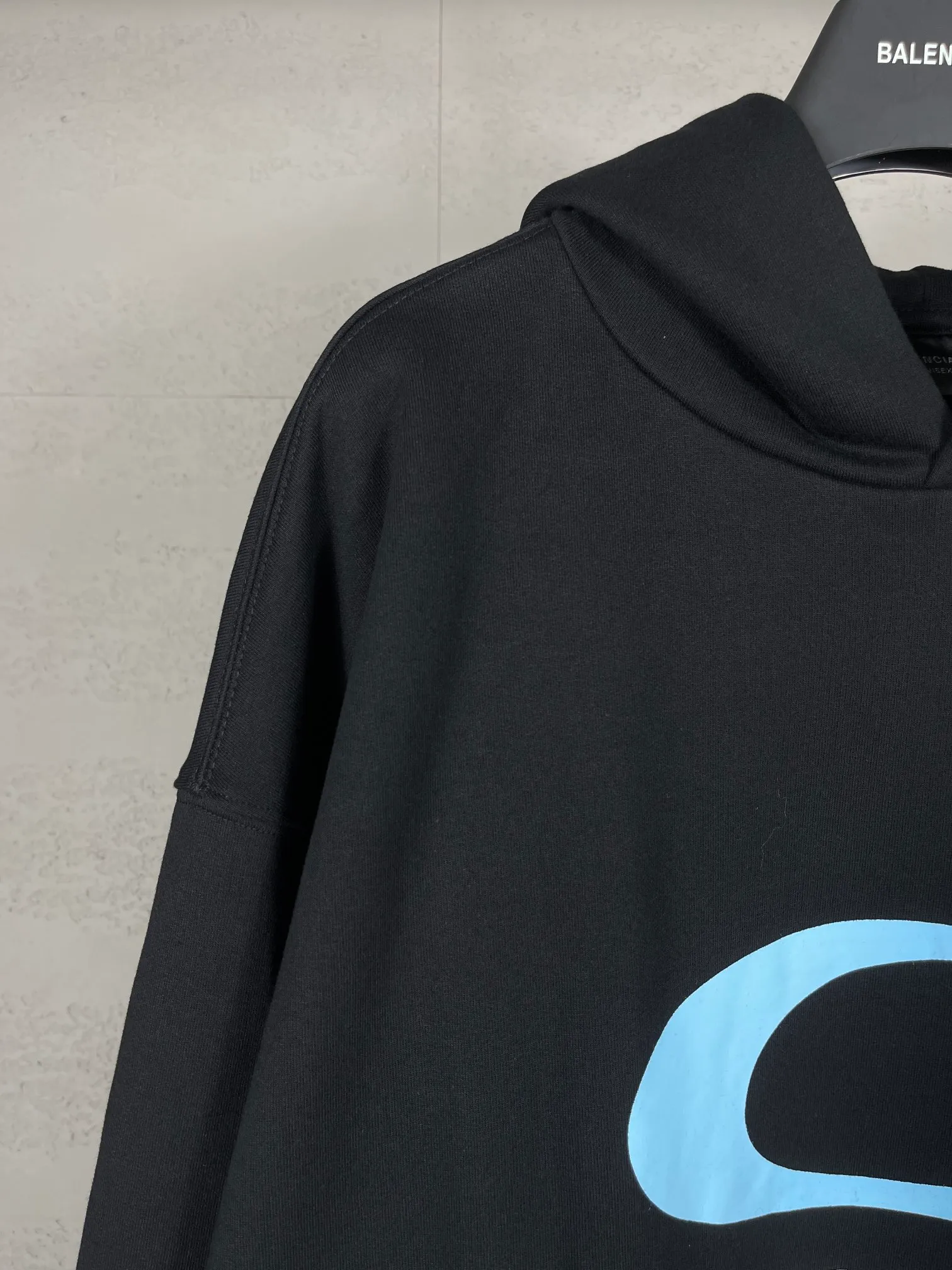 【 . Quality】BALENCI*GA/ .SS 24 New Arrival，LOOP SPORTS ICON . . Authentic ， ！ ZP 。 460 ， . ， ，。 。 . ， 。 OS . Same Style ：BL 238901 ：Black Size：XS S M L